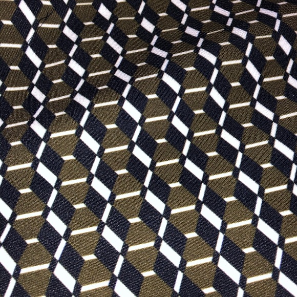 Sleeveless Blouse - Picture 6 of 6